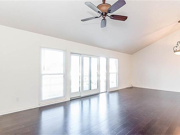 2nd image of 83 Lakeview Vlg