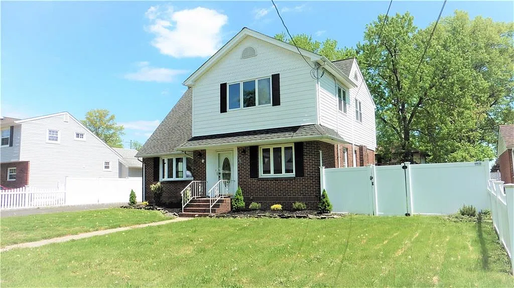 702 Barron Ave photo 1