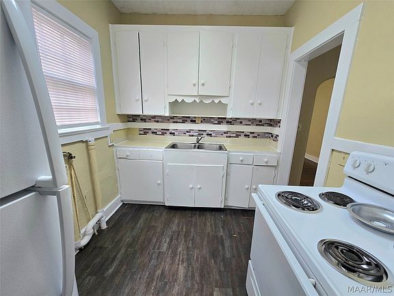5th image of 218 N Lewis St