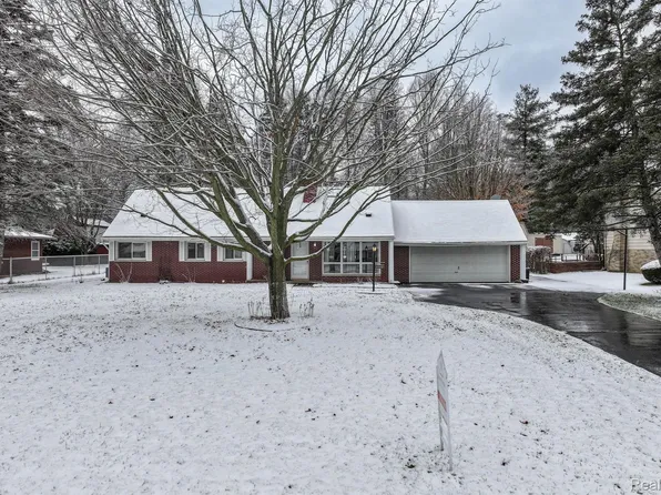 6440 Brian Circle Ln, Burton, MI 48509