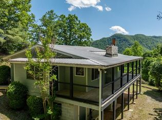 228 Mountain Laurel Dr, Franklin, NC 28734