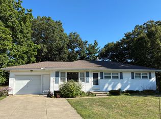 91 Moore Rd, Akron, OH 44319