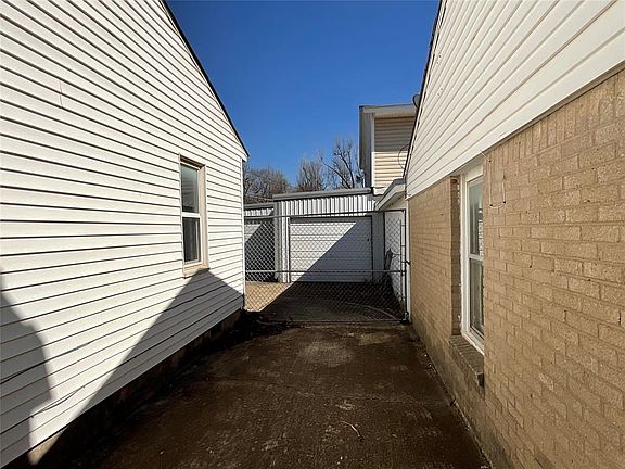 2nd image of 2308 Doris Ave