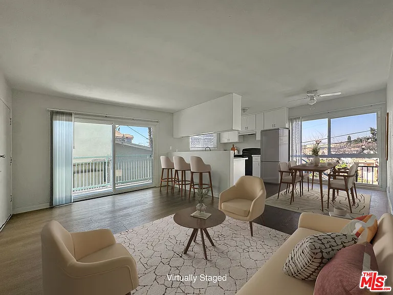 220 E Hyde Park Blvd #1 — Photo 1