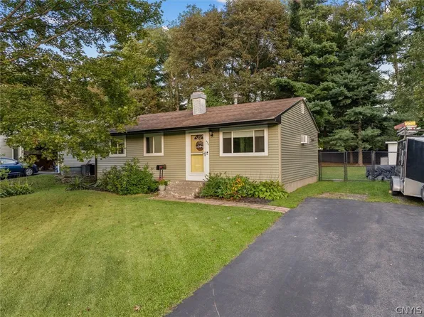 430 Fiore Dr, Utica, NY 13502