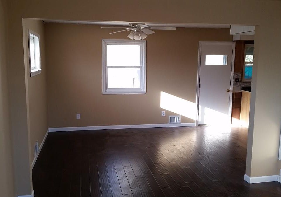 1st image of 10919 Lakeside Dr