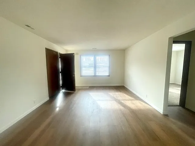 400-402 W Charter Dr #2 — Photo 1