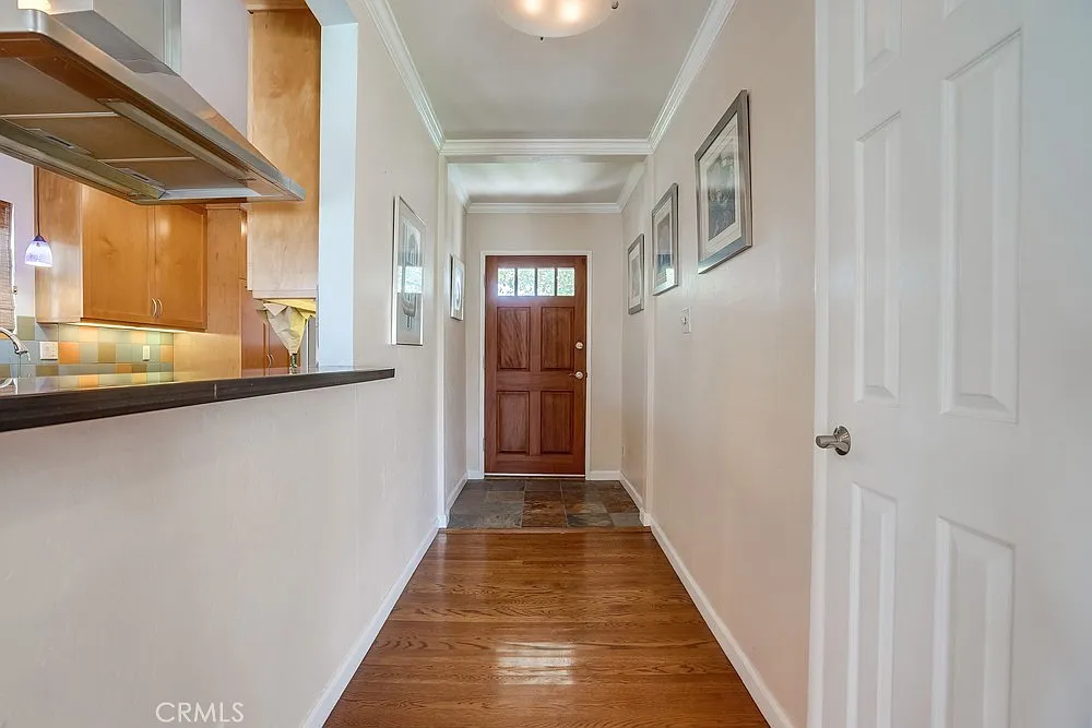3 bed, 1213 sqft, $4,400 — Photo 4