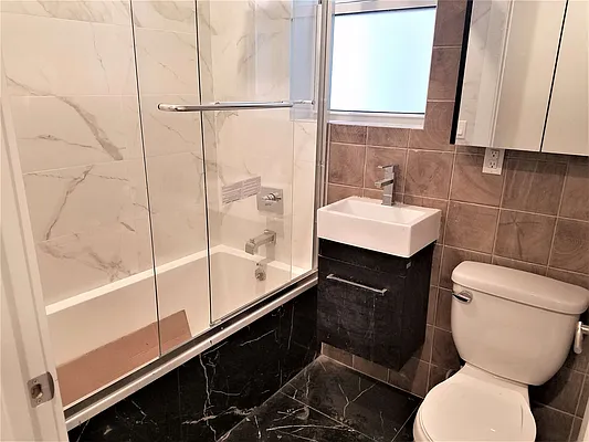 Rented by The Hamilton Group | media 23