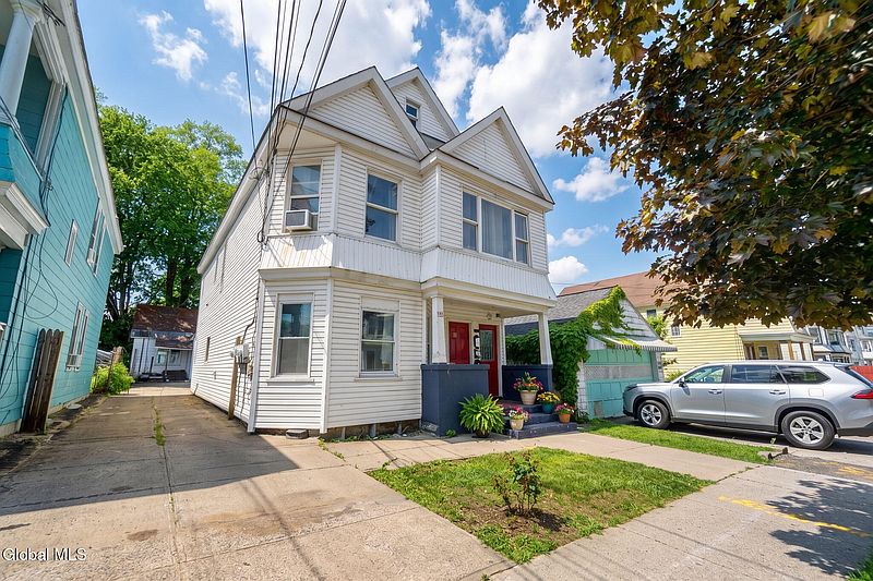 2nd image of 918 Bridge Street