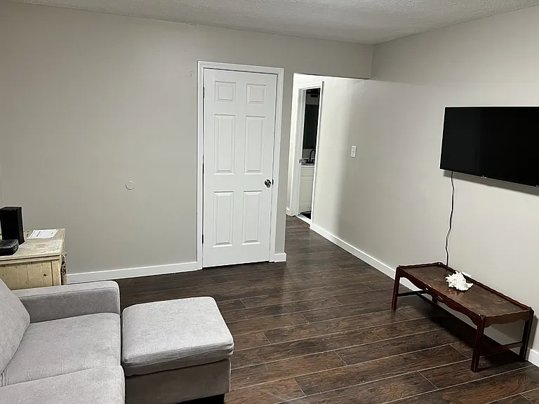 325 Cable St — Photo 7
