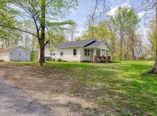 2919 Oak Grove Rd, Lake City, TN 37769