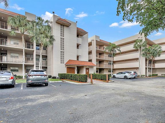 2nd image of 1831 Sabal Way #304