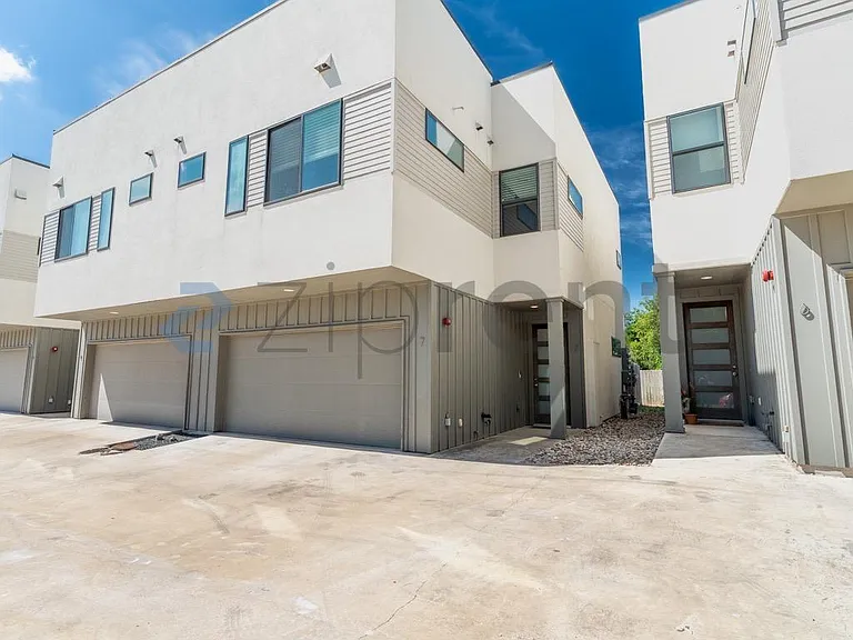 6409 Berkman Dr #7 — Photo 1