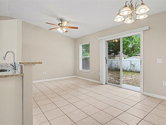 5th image of 526 N FINCH COURT