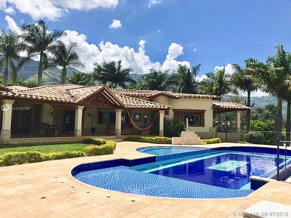 5th image of Sierra Linda Medellin Colombia