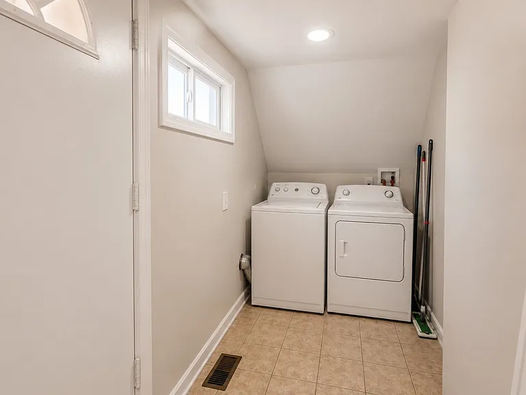 77 Gibbs St #3 — Photo 7