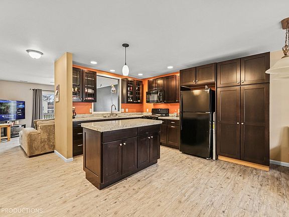 5th image of 5501 Sapphire St