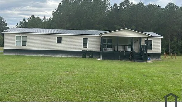 4 bed, $2,400 — Photo 2