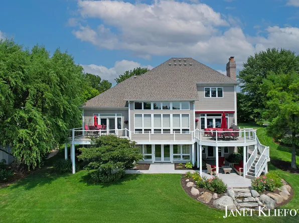 7230 Cuesta Way Dr NE, Rockford, MI 49341