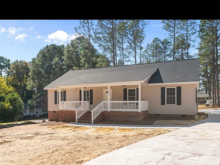 215 Beech St — Photo 3