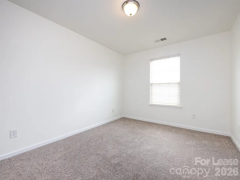 2436 Silverthorn Dr — Photo 30