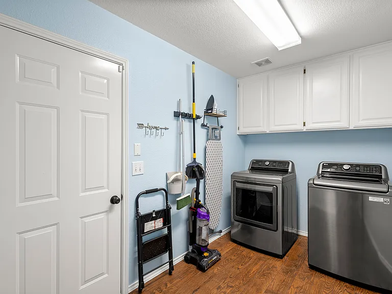 324 Woodcrest Dr — Photo 29