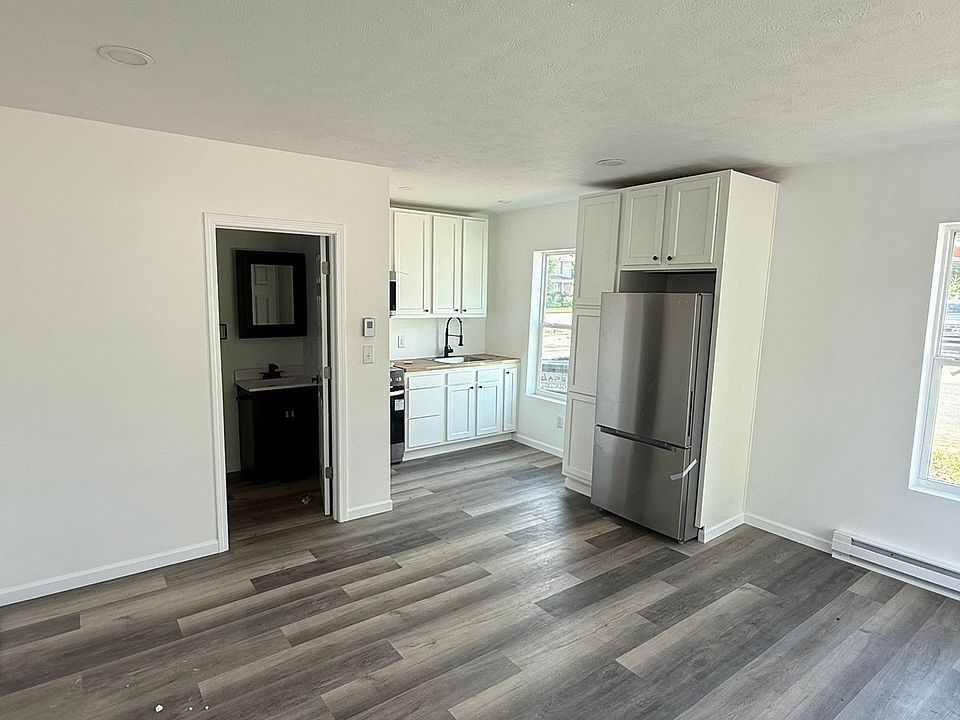 2nd image of 102 S Michigan St #B