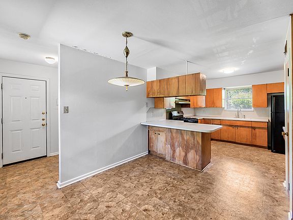 4th image of 388 Overhill Dr