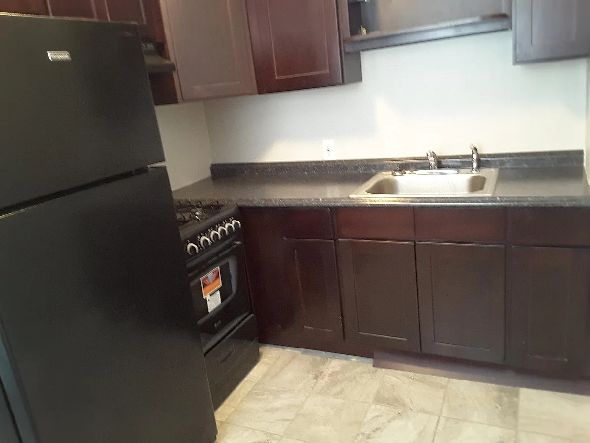 Building Photo - 1226 Hellerman St #2