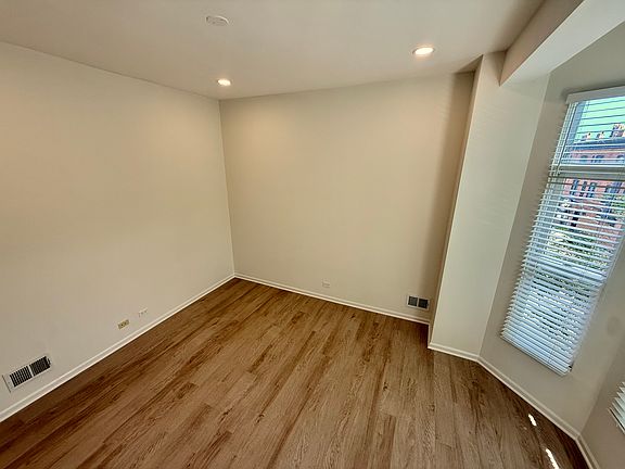 3rd image of 935 W Armitage Ave APT 3B