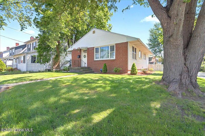 3rd image of 42 Glendale Avenue