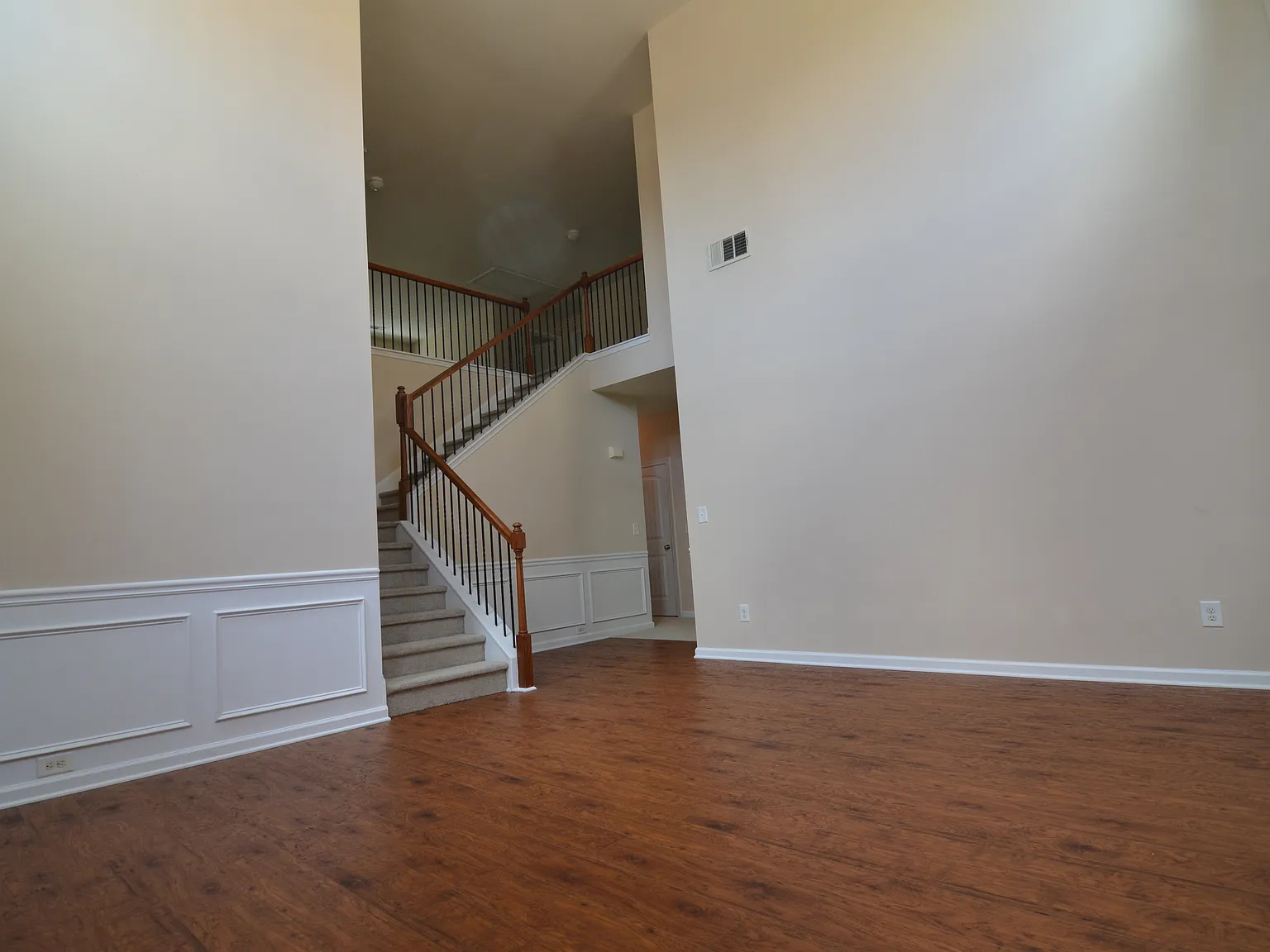 5 bed, 3878 sqft, $3,295 — Photo 4