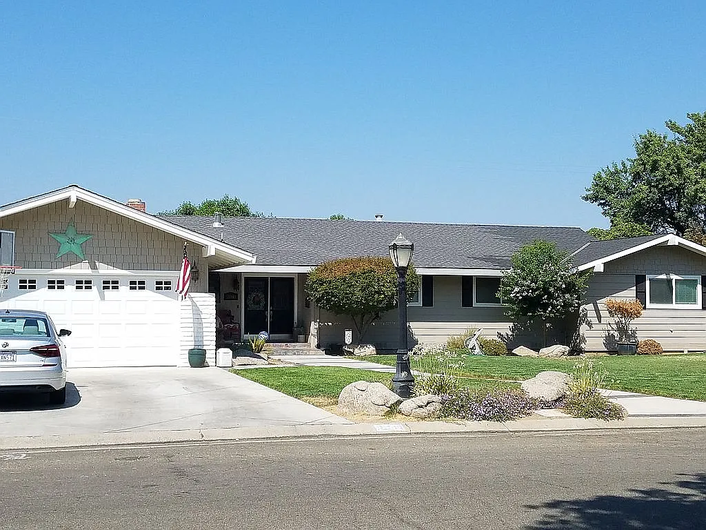 2841 Bedford Dr photo 1