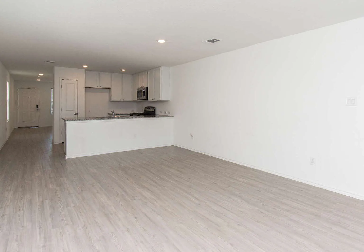 4 bed, 2.0 bath, 1627 sqft, $1,625 — Photo 3