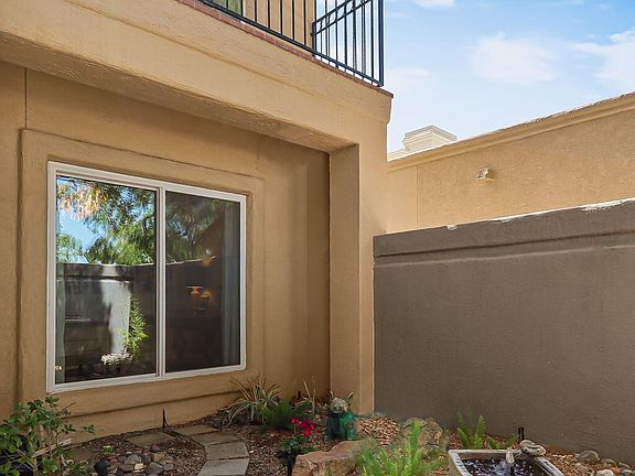 3rd image of 1119 Los Jardines Cir