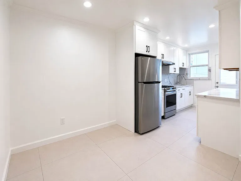 3411 Irving St #3411 — Photo 11