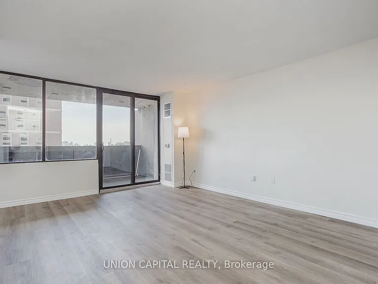 720 Spadina Ave #904 — Photo 5