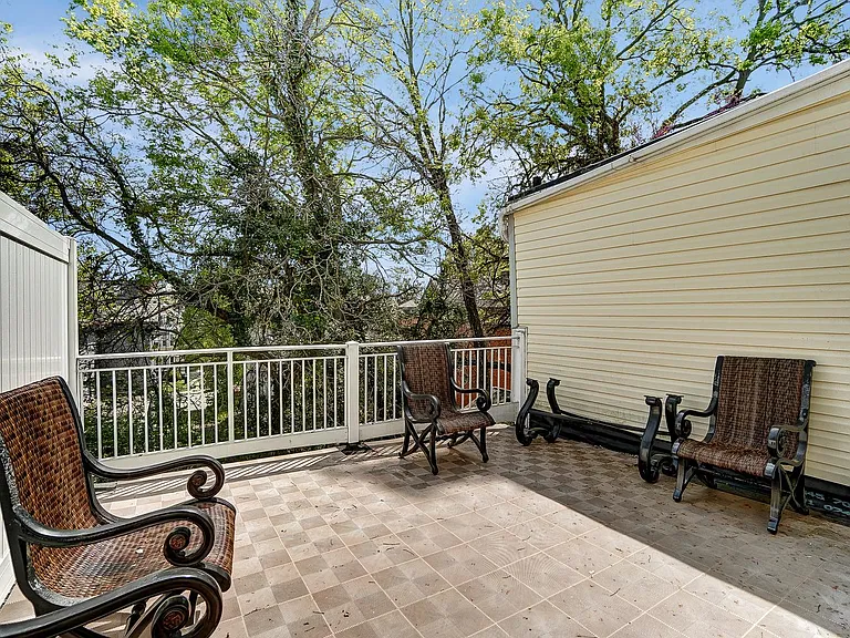 2546 Ingleside Ave #2 — Photo 2