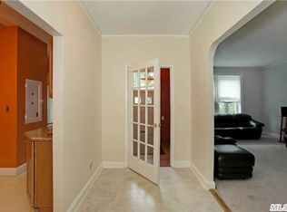 6 Mulford Pl, Hempstead, NY 11550
