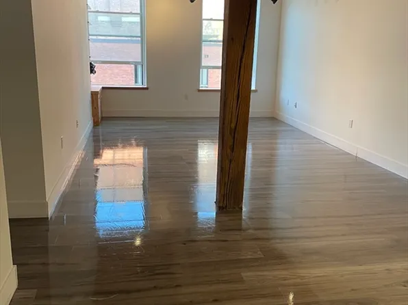 385 Worthington St APT 3G, Springfield, MA 01103