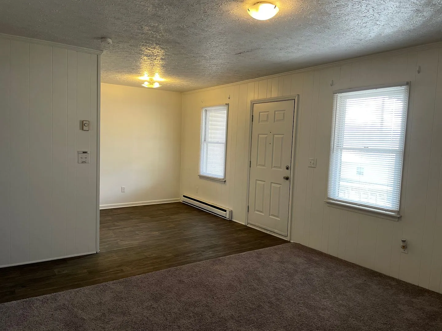 961-Chateaux Apartments-332-342 W. Ward St. — Photo 3