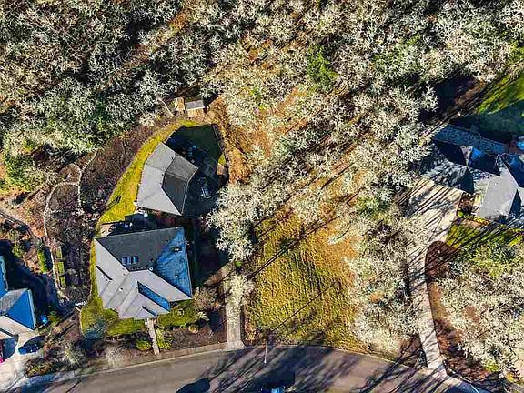 2nd image of 500 Melvill Cres