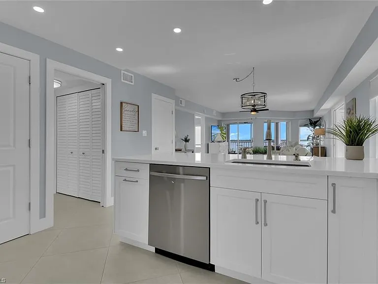 991 N Barfield Dr #401 — Photo 6