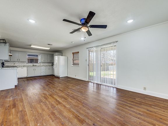 5th image of 904 Holiday Dr