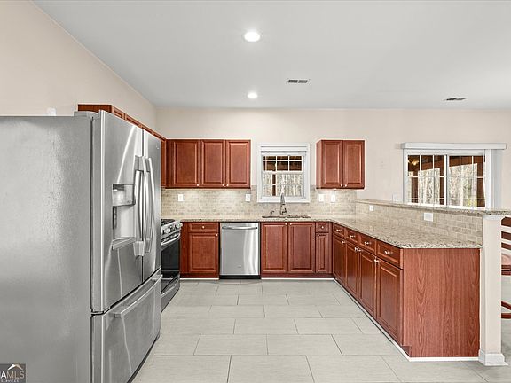 5th image of 130 Chadwick Pl