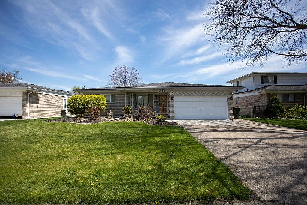 3 bed, 1464 sqft, $2,400 — Photo 1
