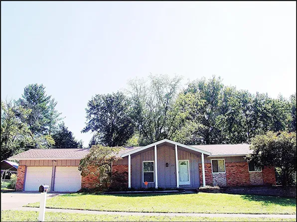 472 Chamberlin Dr, Ballwin, MO 63021