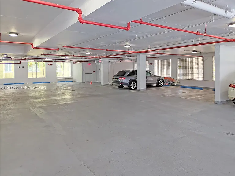 225 Collins Ave #4J — Photo 14