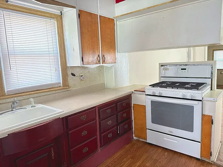 114 W Scott Ave — Photo 6